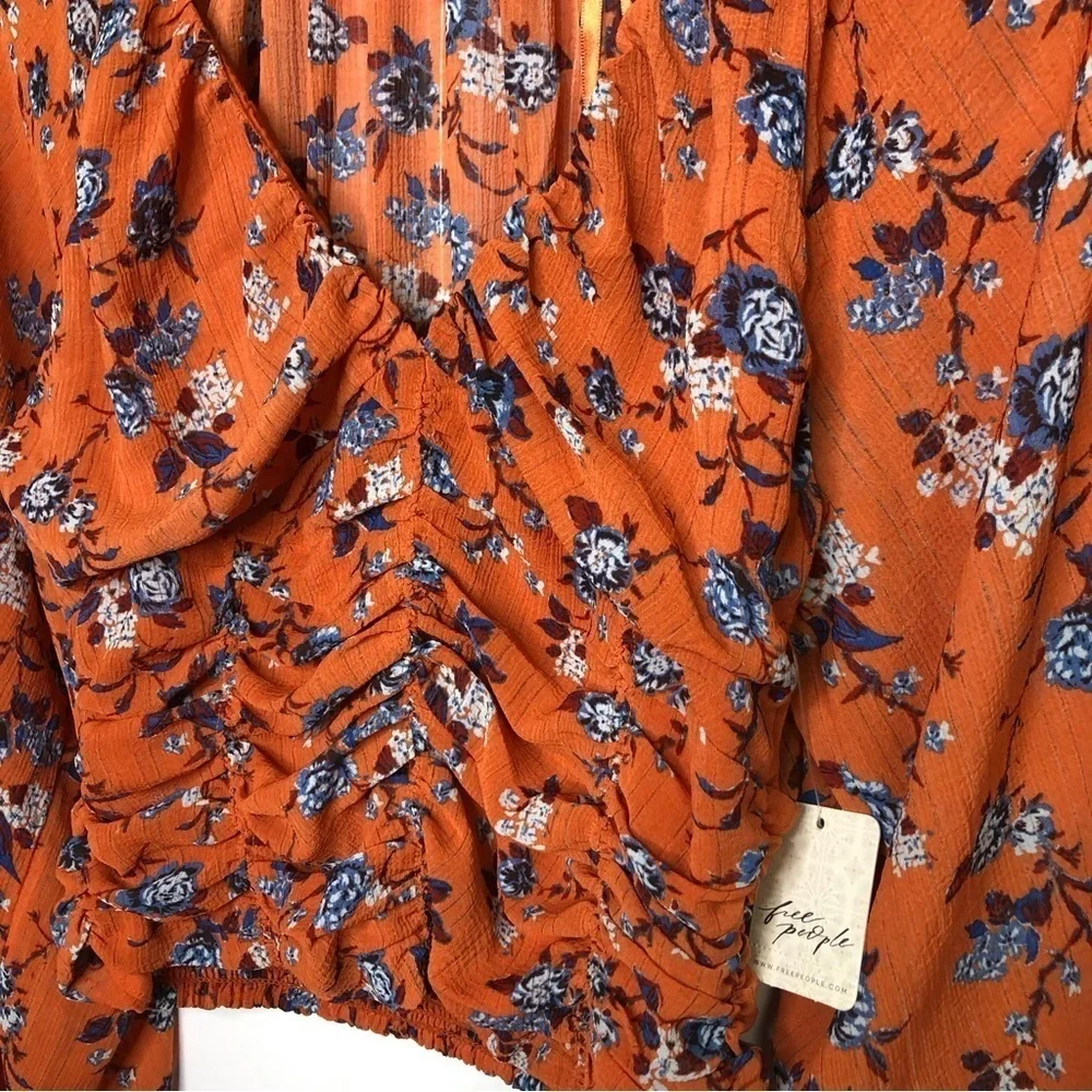 FREE People Blusa final rose floral, V-neck flowers